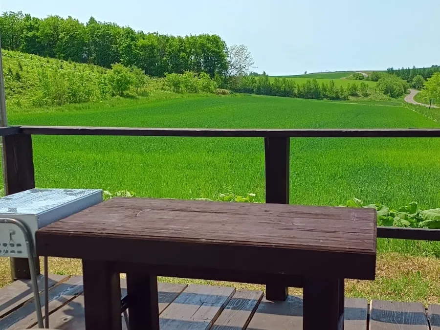 Deck table with close view over the fields